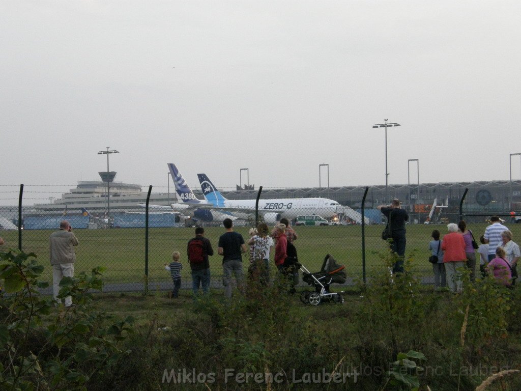 Warten auf den Airbus 380 Koeln Bonn P366.JPG